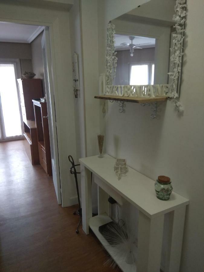 Apartamento Ezkubenea Apartment เรนเตรีอา ภายนอก รูปภาพ