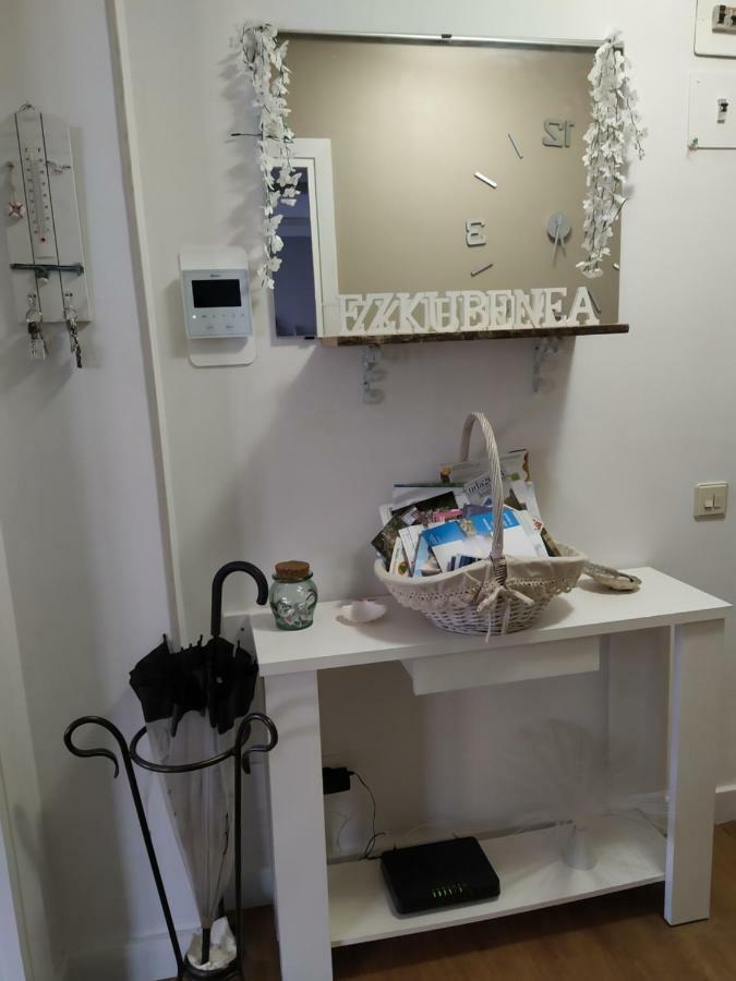 Apartamento Ezkubenea Apartment เรนเตรีอา ภายนอก รูปภาพ